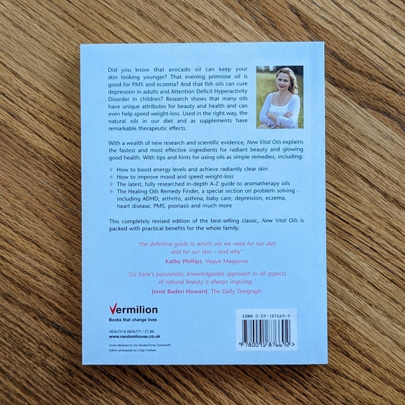 New Vital Oils: The Ultimate Guide to Radiant Beauty and Health By Liz Earle - Picture 2 of 5